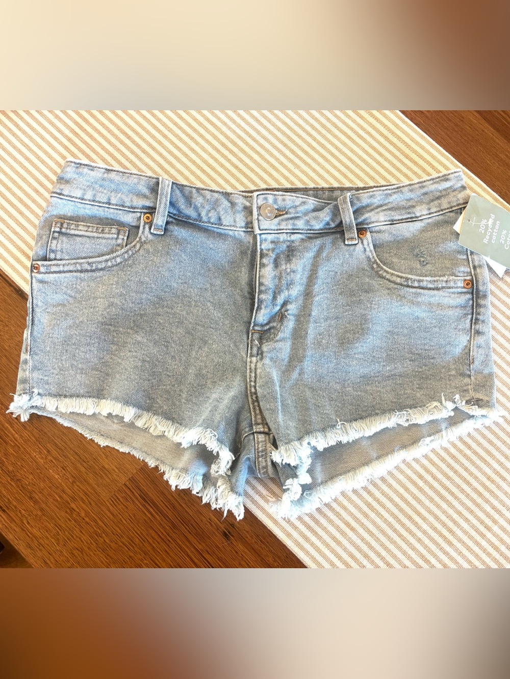 🆕H&M DIVIDED brand Light Blue Frayed Hem Jean Shorts